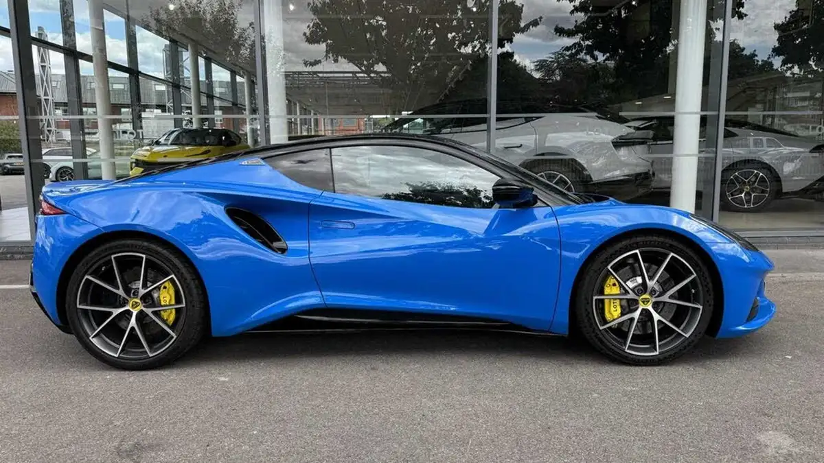 2024-lotus-emira-35-first-edition-v6-big-1