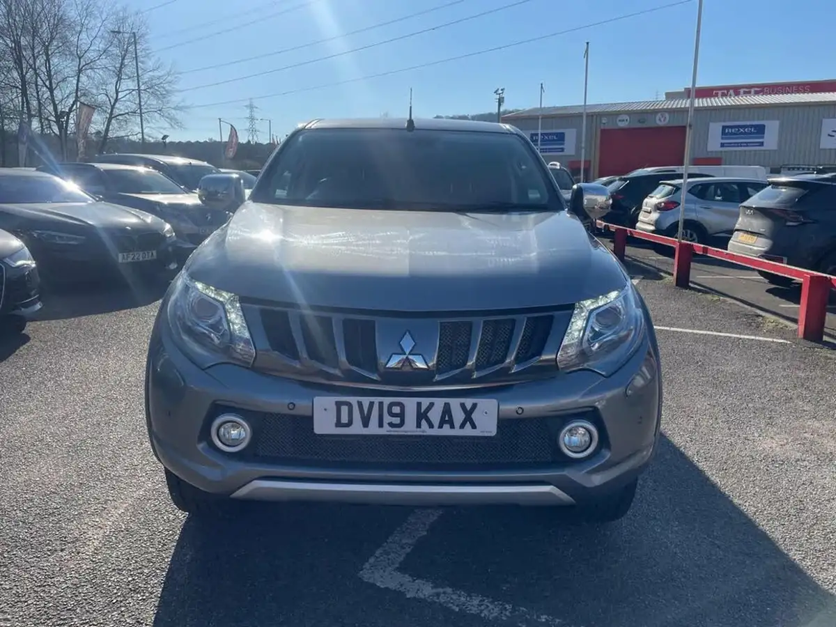 2019-mitsubishi-l200-24di-d-barbarian-eu6b-auto-big-1