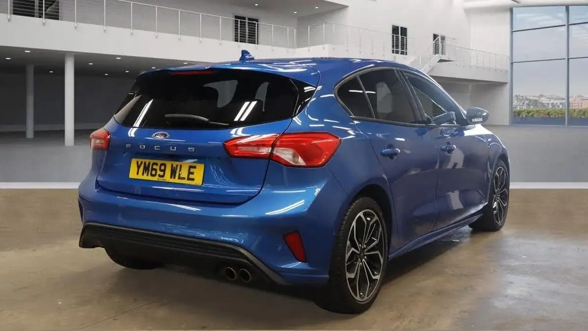 2019-ford-focus-20-st-line-x-hatchback-auto-big-3