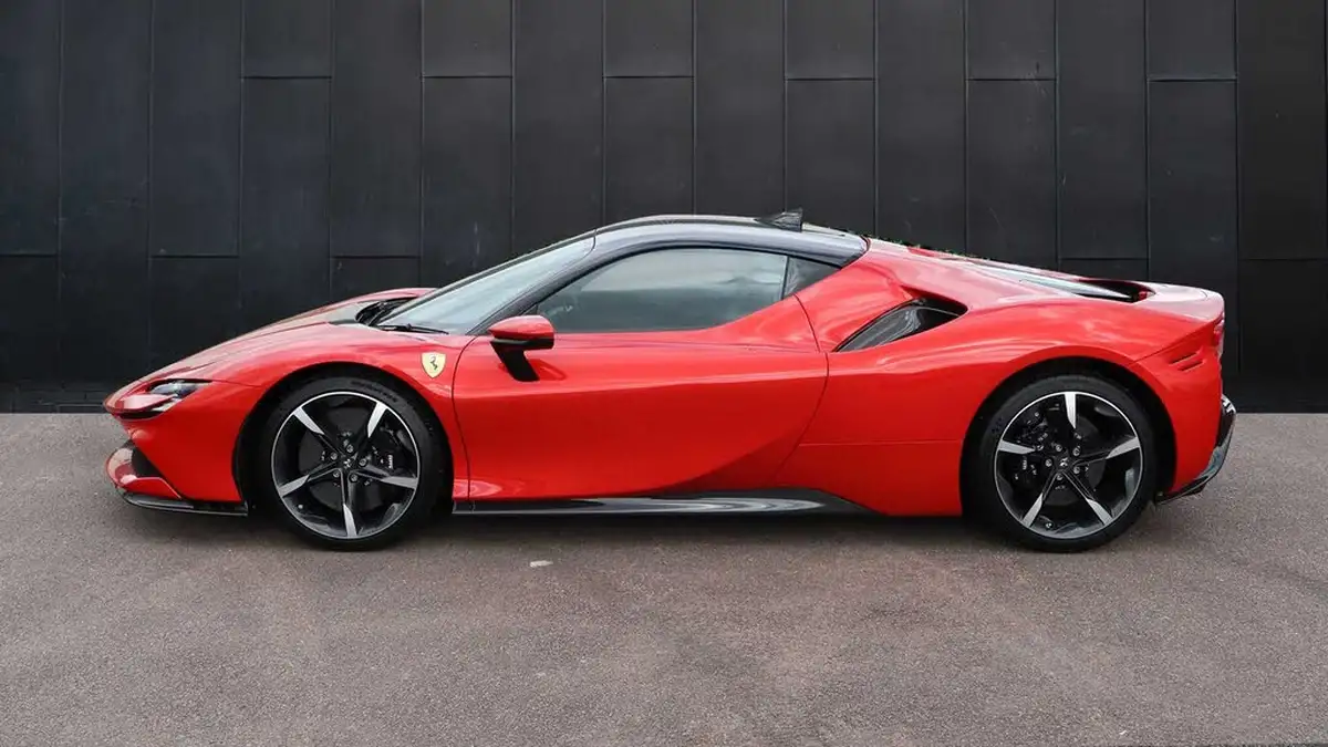 2021-ferrari-sf90-stradale-big-3