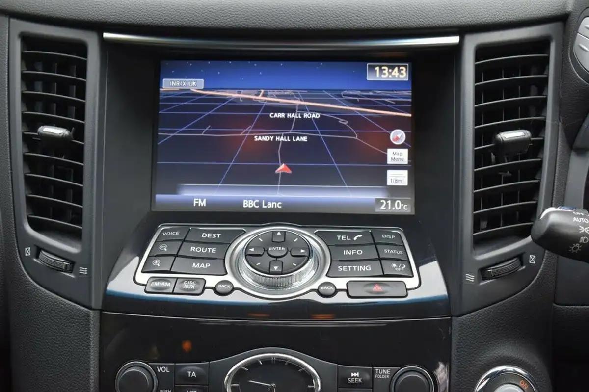 2010-infiniti-fx-50-s-le-big-30