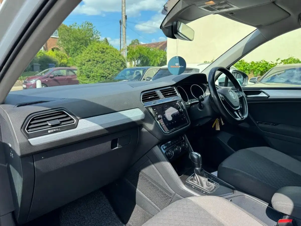2018-volkswagen-tiguan-20tdi-se-navigation-150ps-ss-dsg-big-16