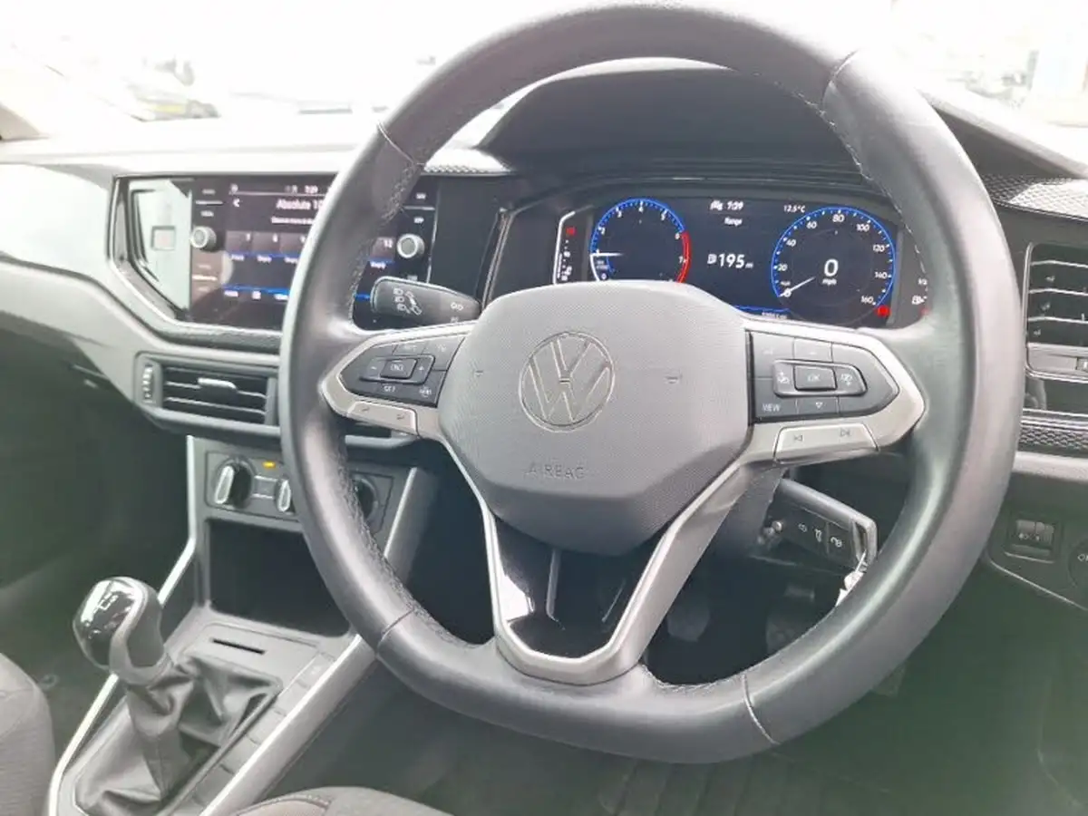 2022-volkswagen-polo-10-life-big-12