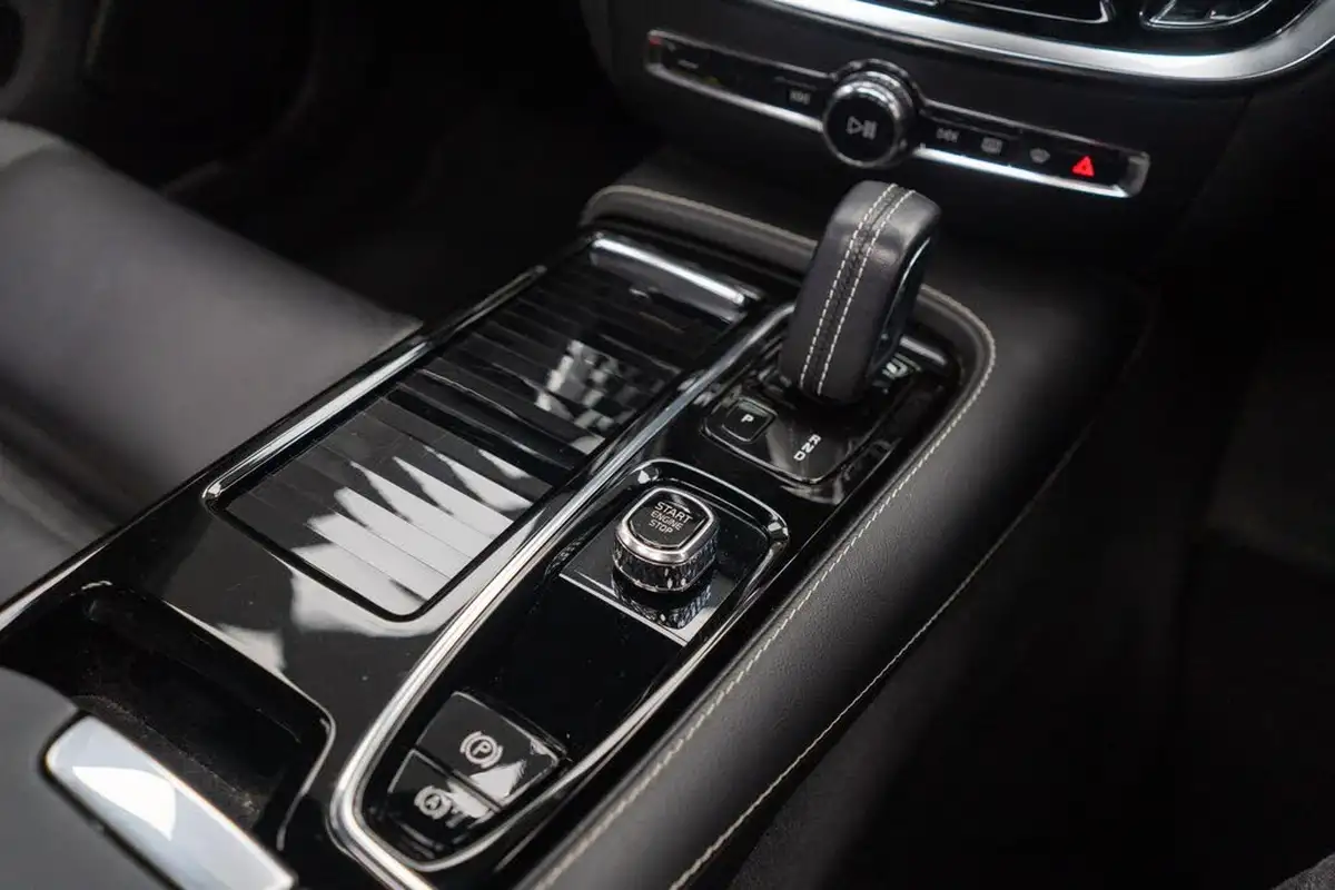 2021-volvo-v60-20-t6-r-design-350bhp-plug-in-hybrid-big-27