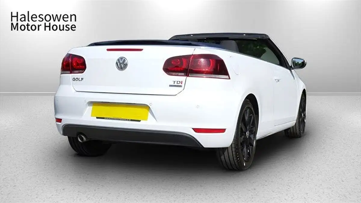 2013-volkswagen-golf-16td-se-bluemotion-tech-cabriolet-2d-big-6