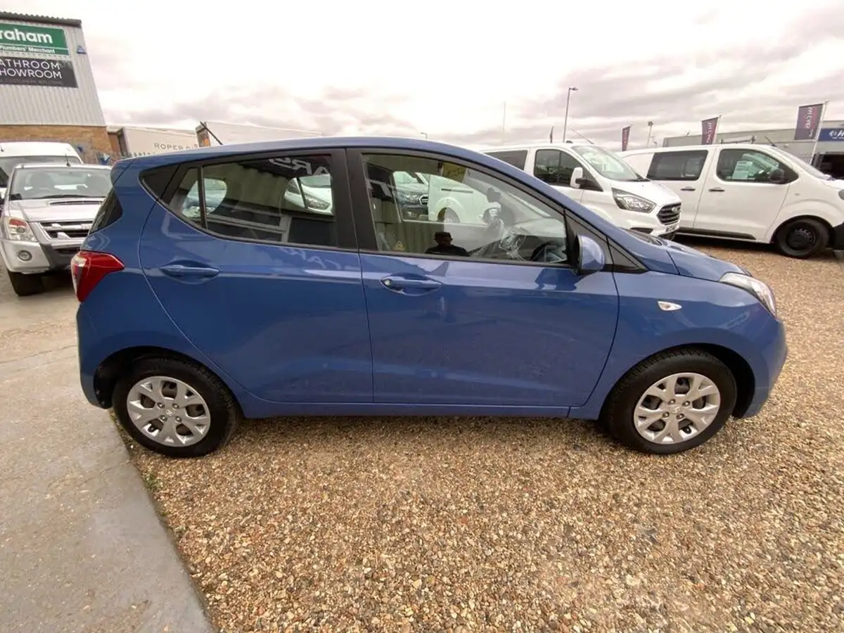2016-hyundai-i10-12-se-auto-big-9