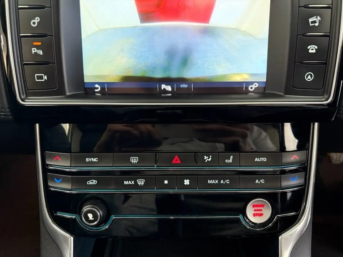 2016-jaguar-xe-20d-portfolio-163ps-big-42