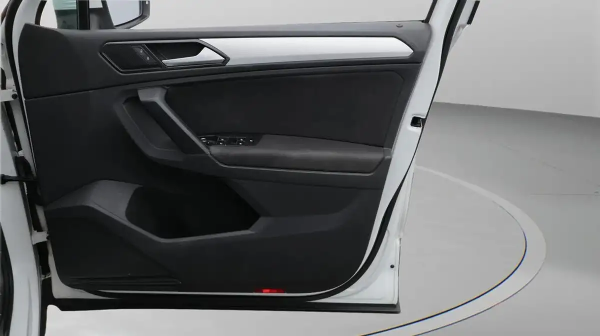 2018-volkswagen-tiguan-14-tsi-se-navigation-125ps-ss-big-15