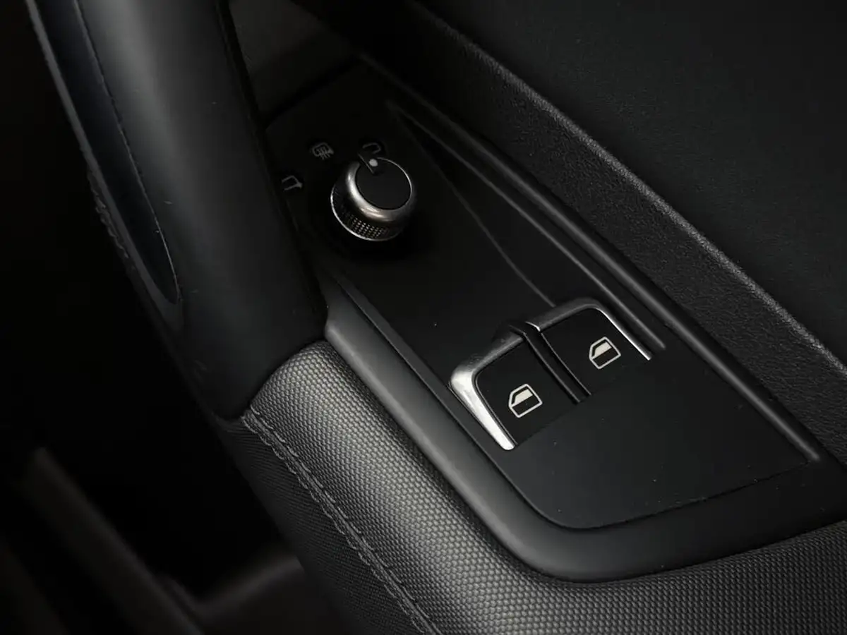 2015-audi-a1-14-s-line-125ps-ss-hatchback-3d-1395cc-big-34