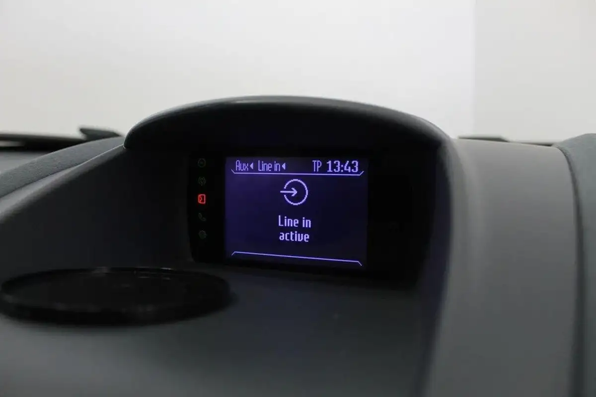 2011-ford-fiesta-16td-titanium-dpf-5d-big-33