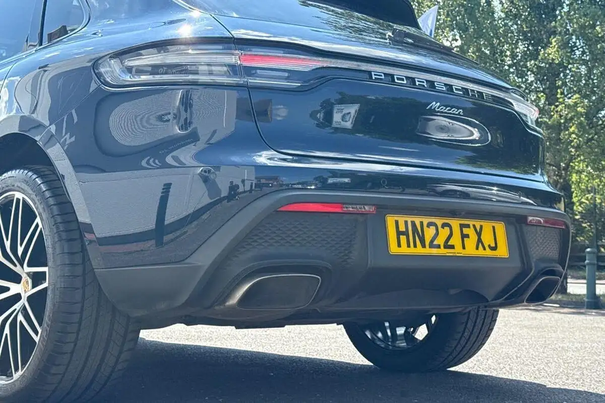 2022-porsche-macan-20-big-13