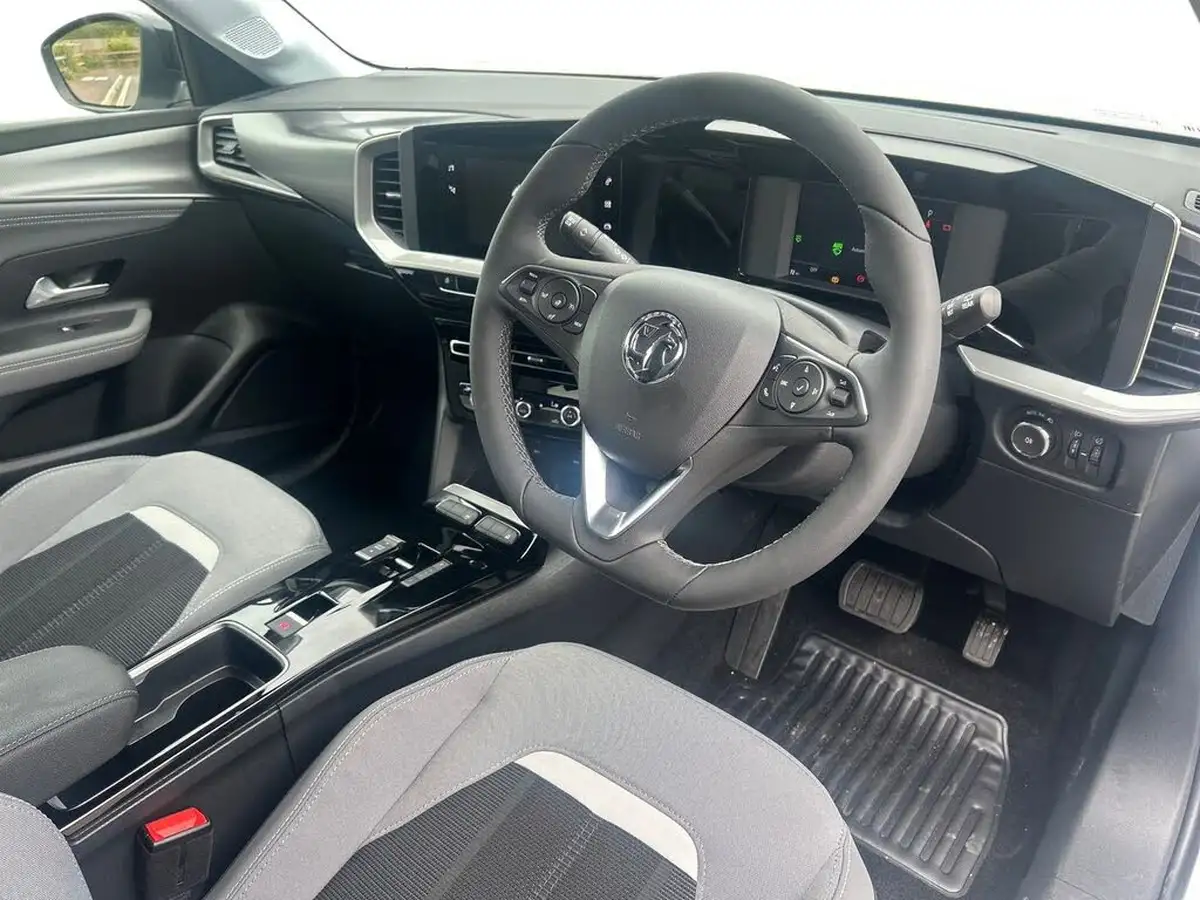 2024-vauxhall-mokka-e-griffin-big-14