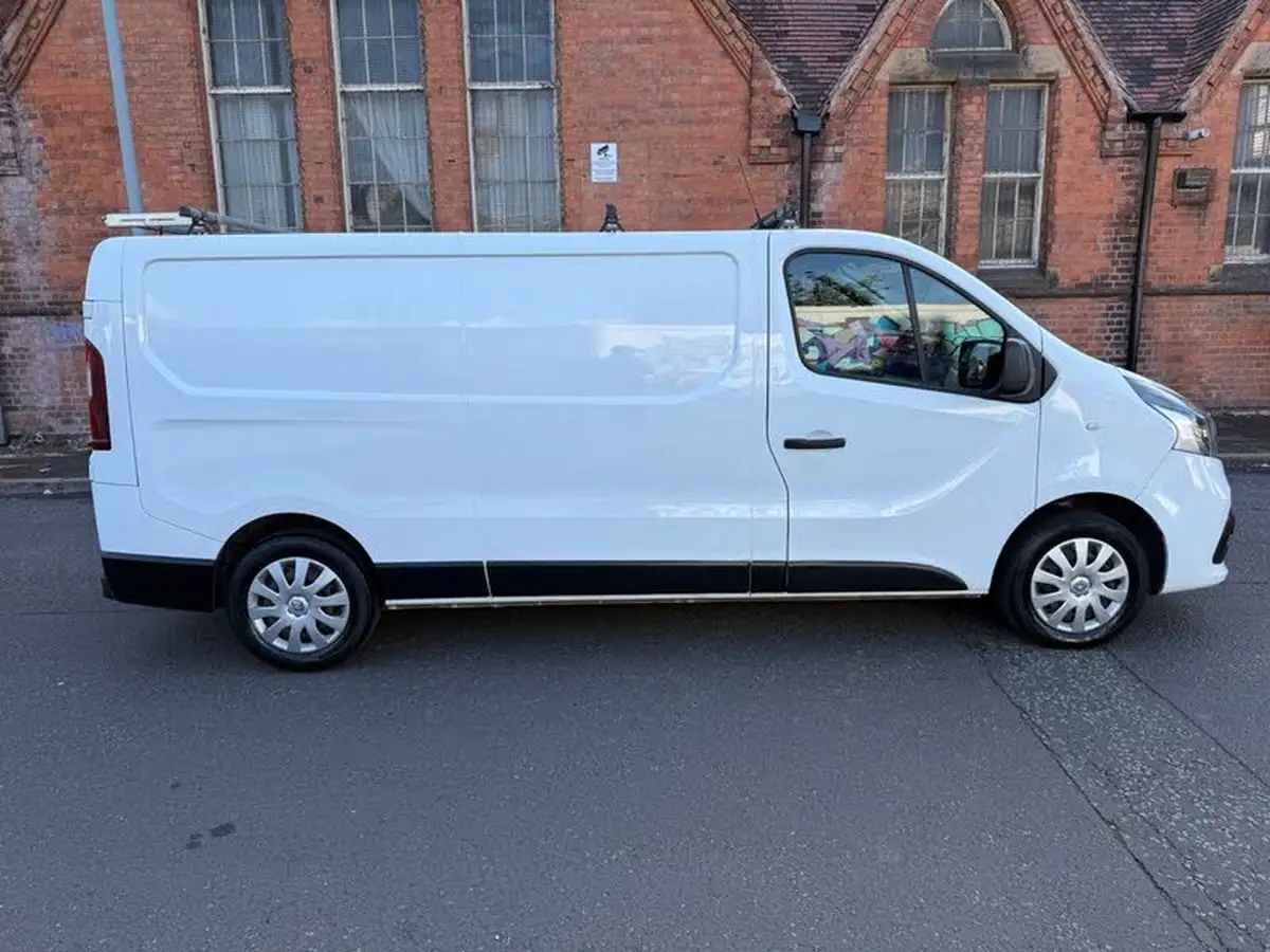 2017-renault-trafic-16dci-ll29-120-business-e6-panel-big-7