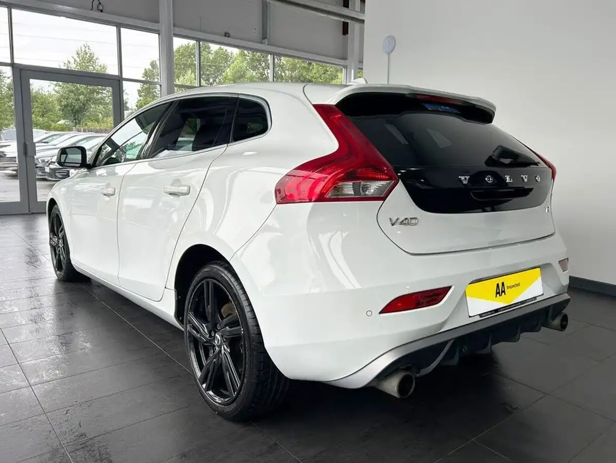 2017-volvo-v40-20-t3-r-design-pro-big-8