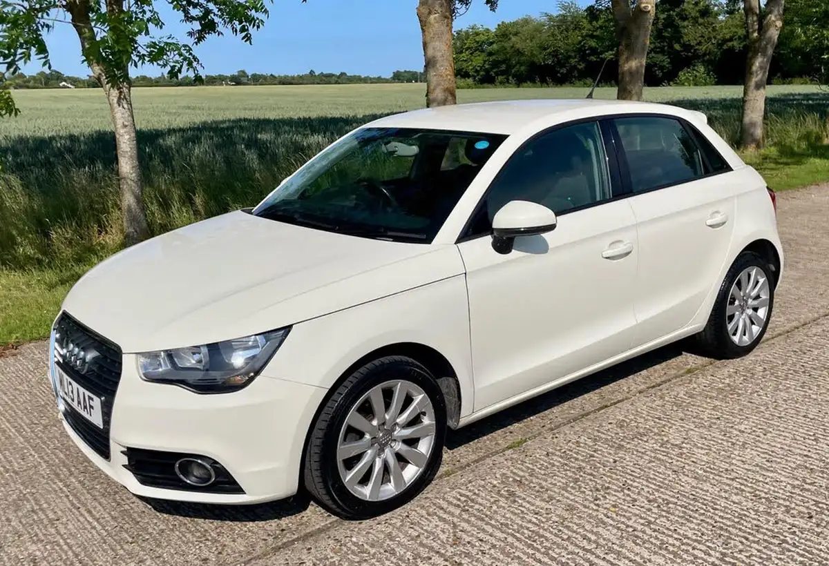 2013-audi-a1-12-sportback-5d-big-8