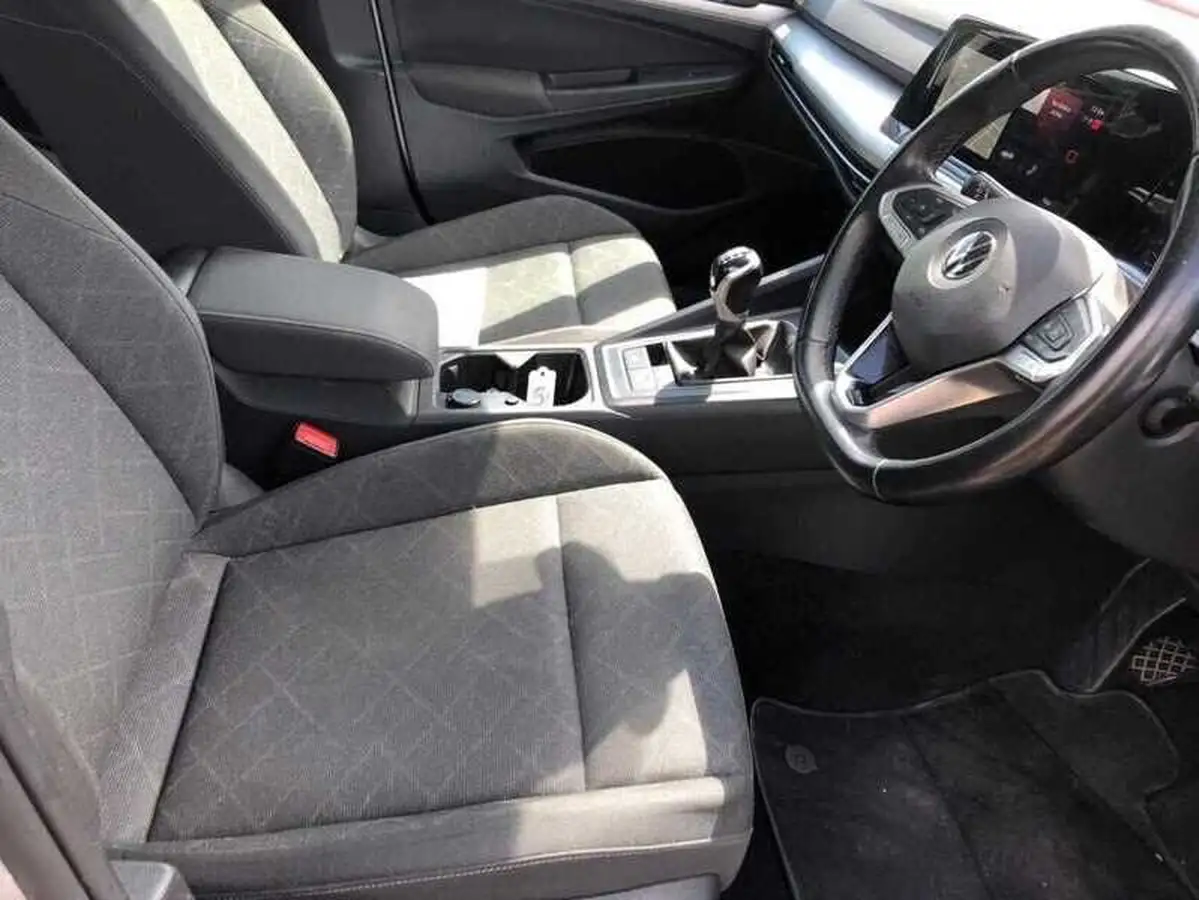 2021-volkswagen-golf-15-tsi-life-130ps-hatchback-big-3
