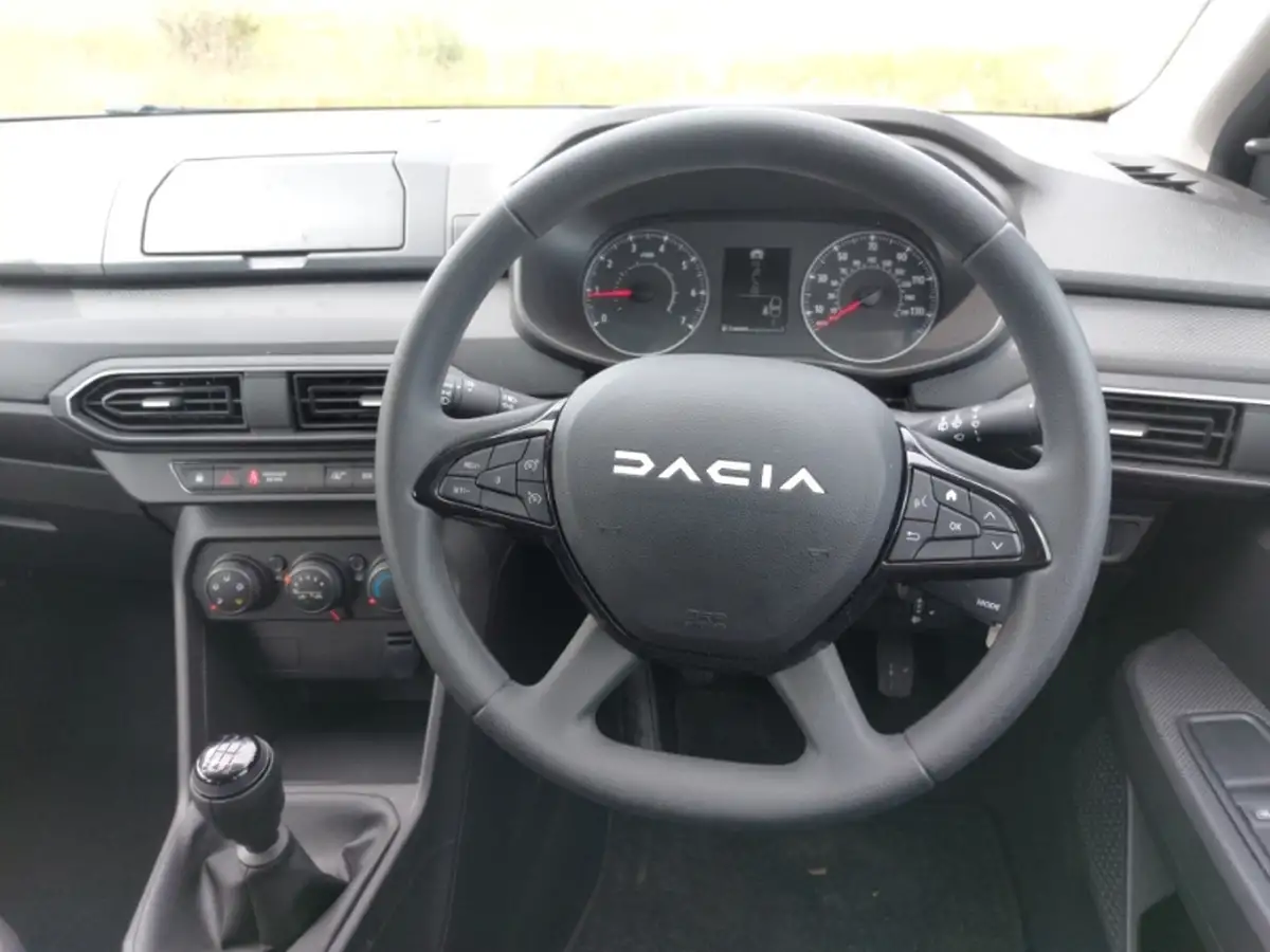 2024-dacia-sandero-10-tce-essential-90bhp-big-6
