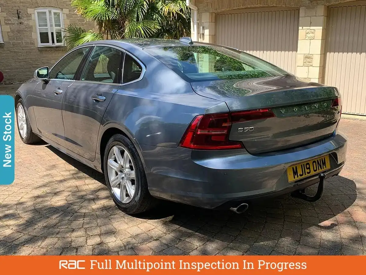 2019-volvo-s90-20td-d4-momentum-big-1