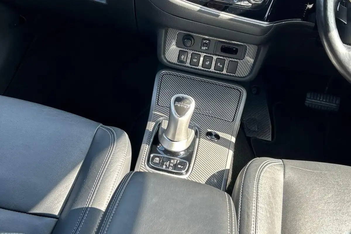 2019-mitsubishi-outlander-24-4h-phev-big-16