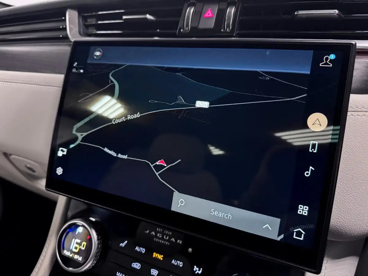 2022-jaguar-f-pace-20-d200-r-dynamic-black-big-46