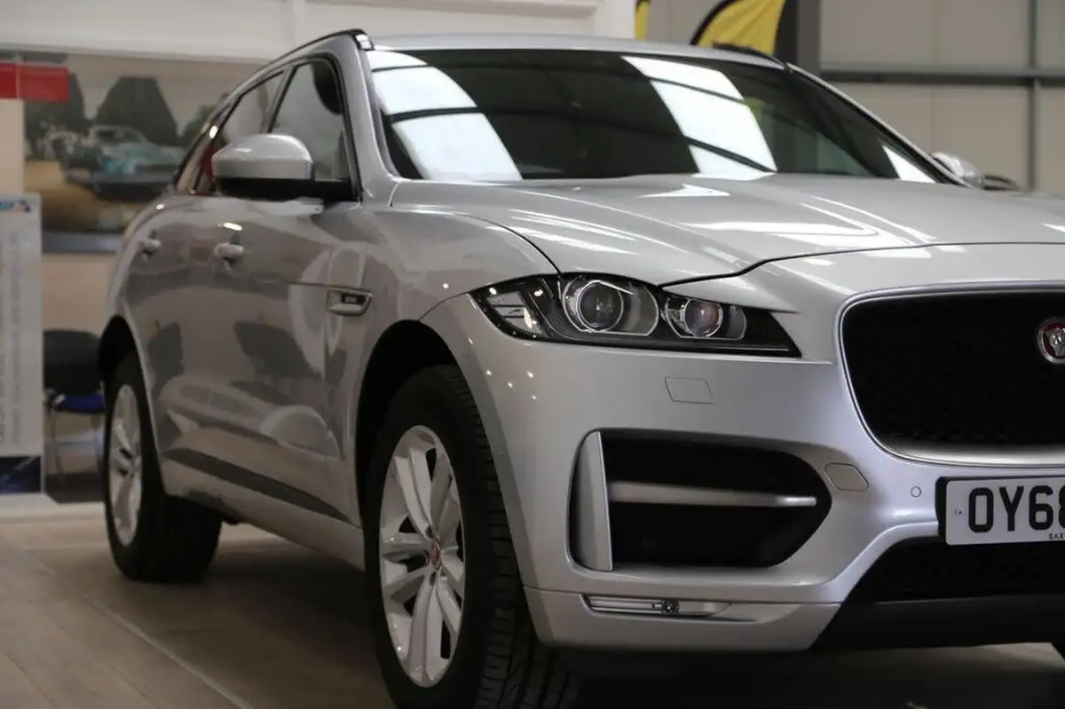 2018-jaguar-f-pace-20-i4d-r-sport-180ps-auto-big-2