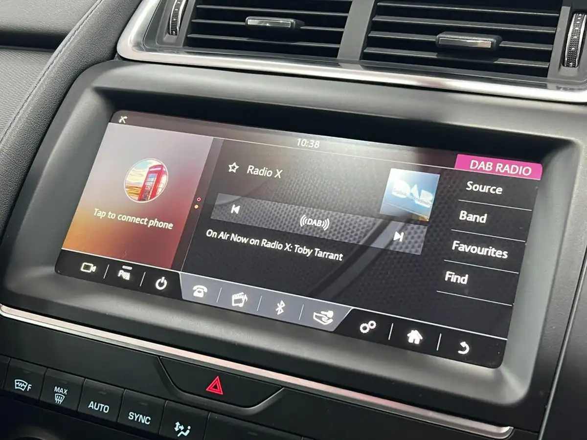 2018-jaguar-e-pace-20-i4d-150ps-ss-big-35
