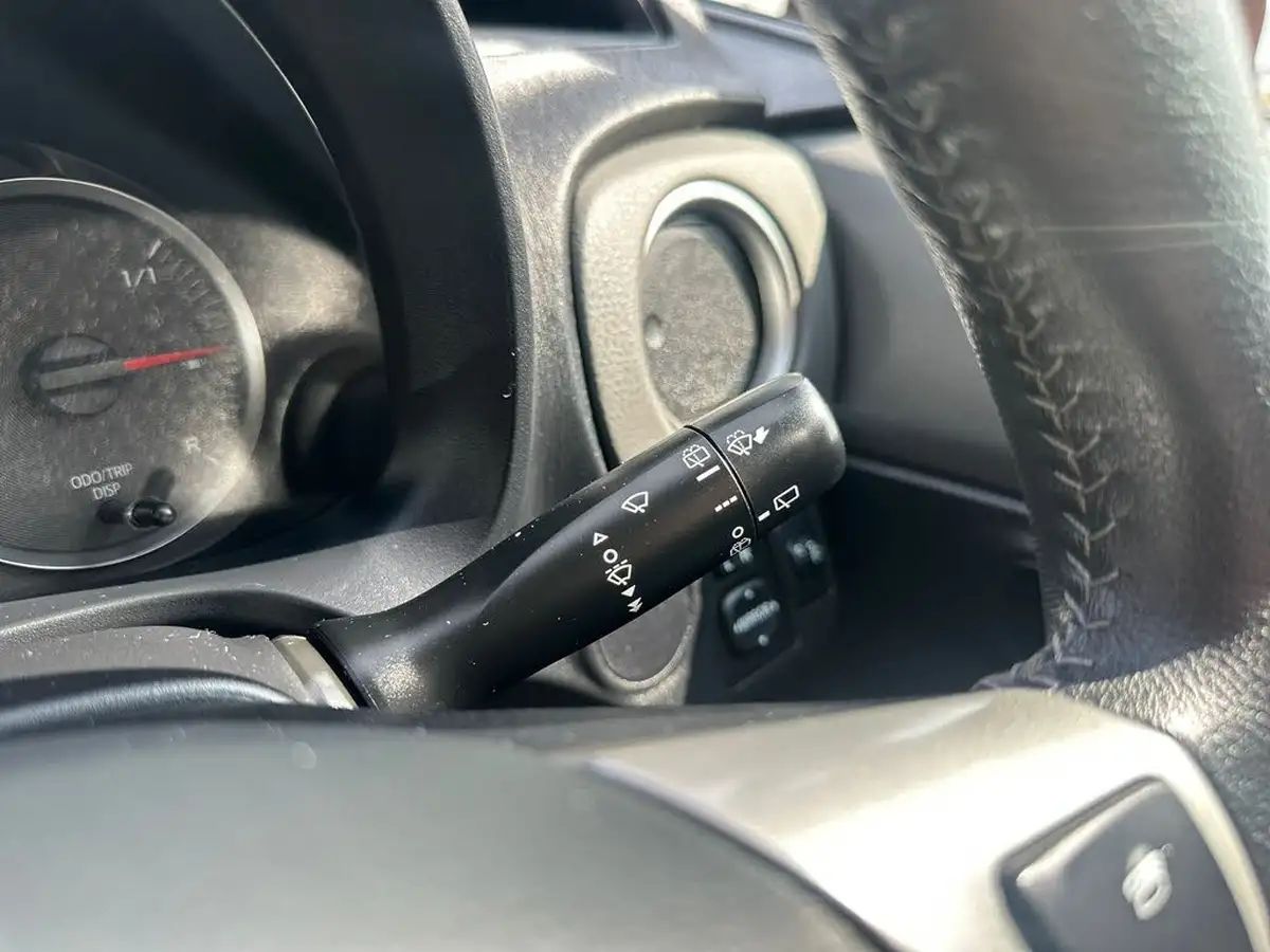 2011-toyota-yaris-133-tr-vvt-i-99bhp-5d-big-19