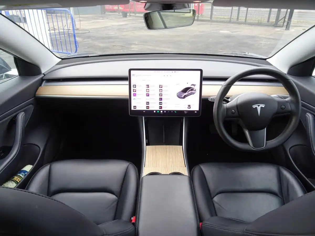 2020-tesla-model-3-e-long-range-big-12
