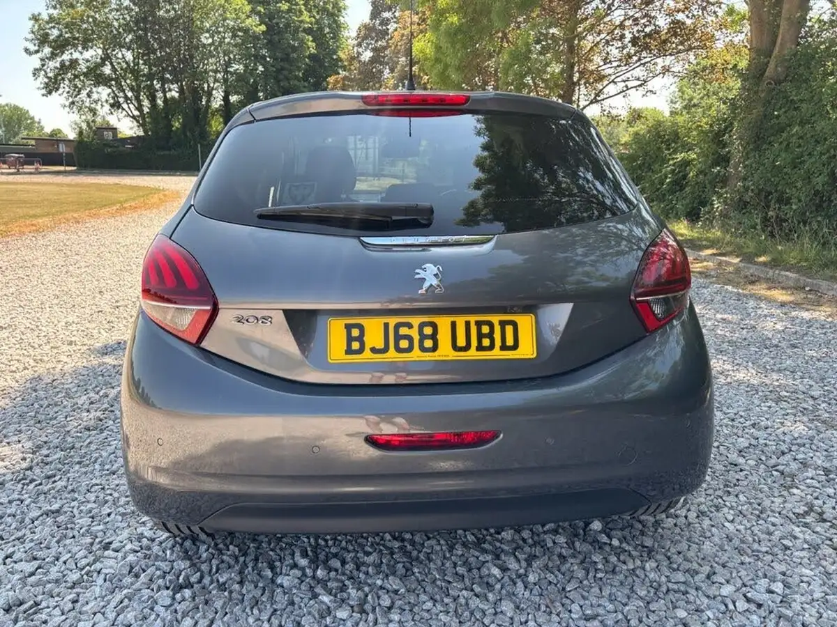 2018-peugeot-208-12-puretech-tech-edition-82bhp-big-11