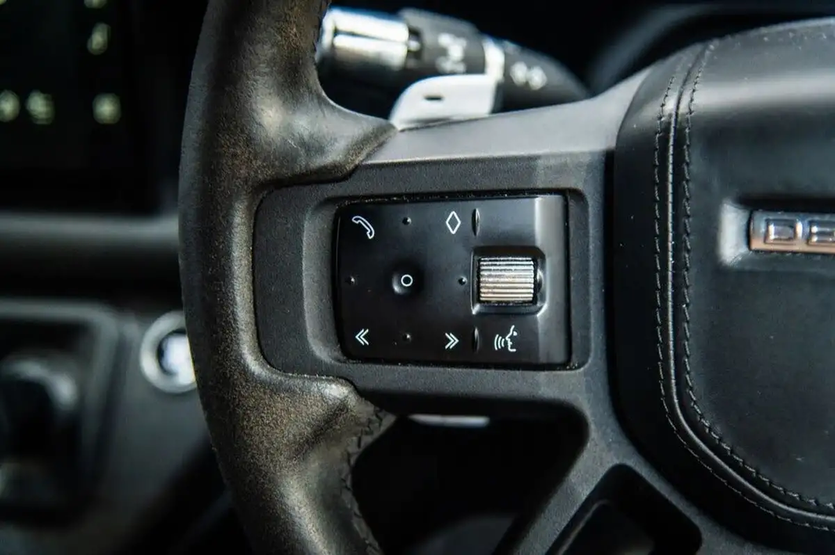 2022-land-rover-110-defender-50-p525-v8-big-16