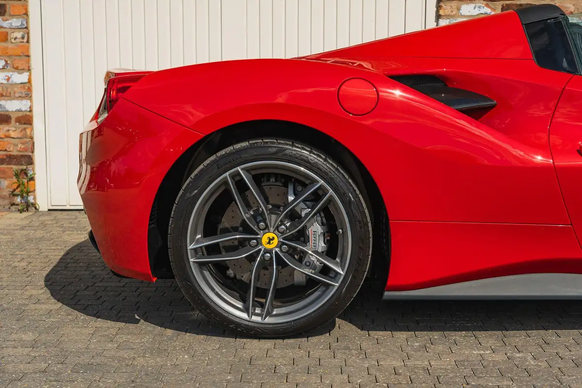 2017-ferrari-488-39-488-spider-big-26