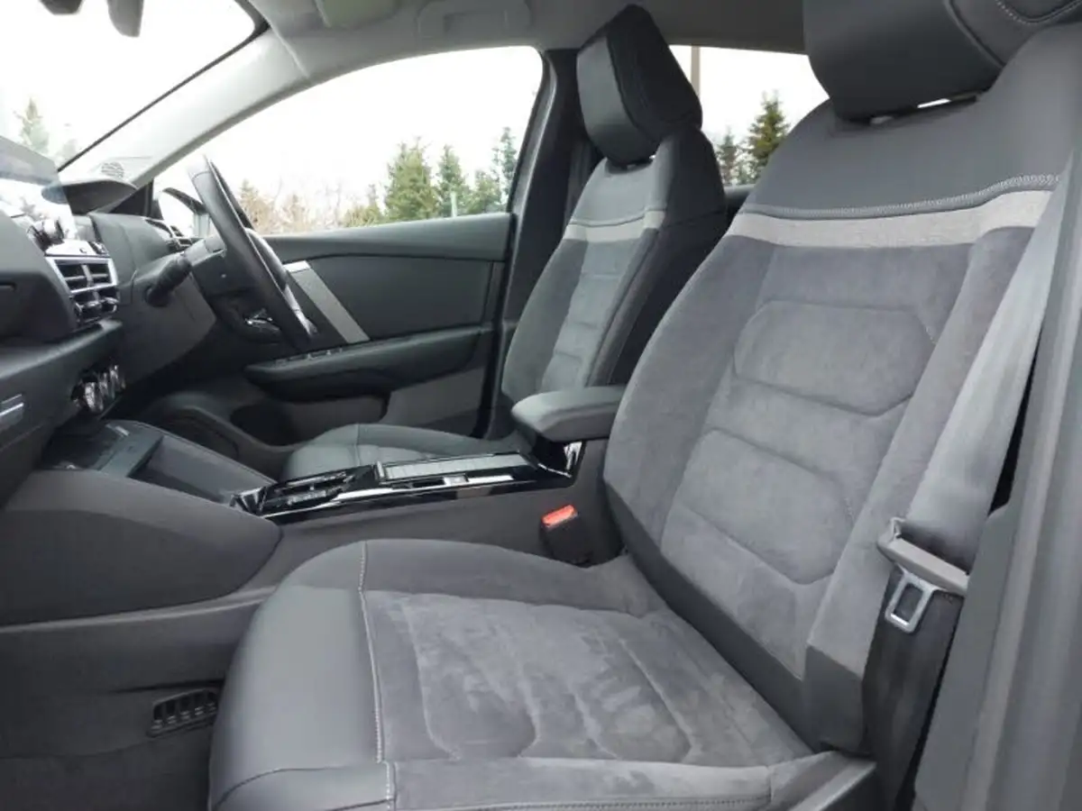 2024-citroen-c4-e-e-series-156ps-54kwh-big-4