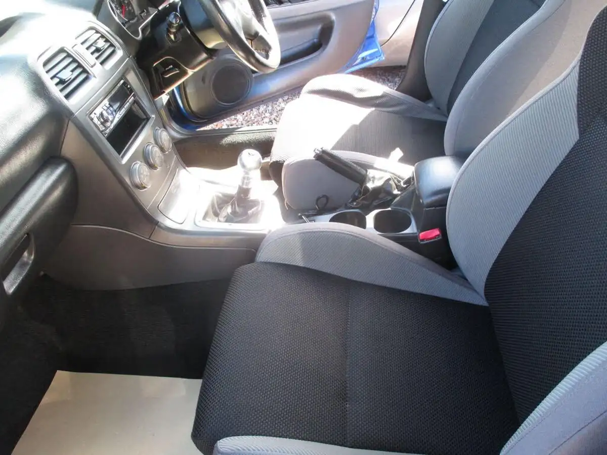 2005-subaru-impreza-25-wrx-saloon-4d-big-27