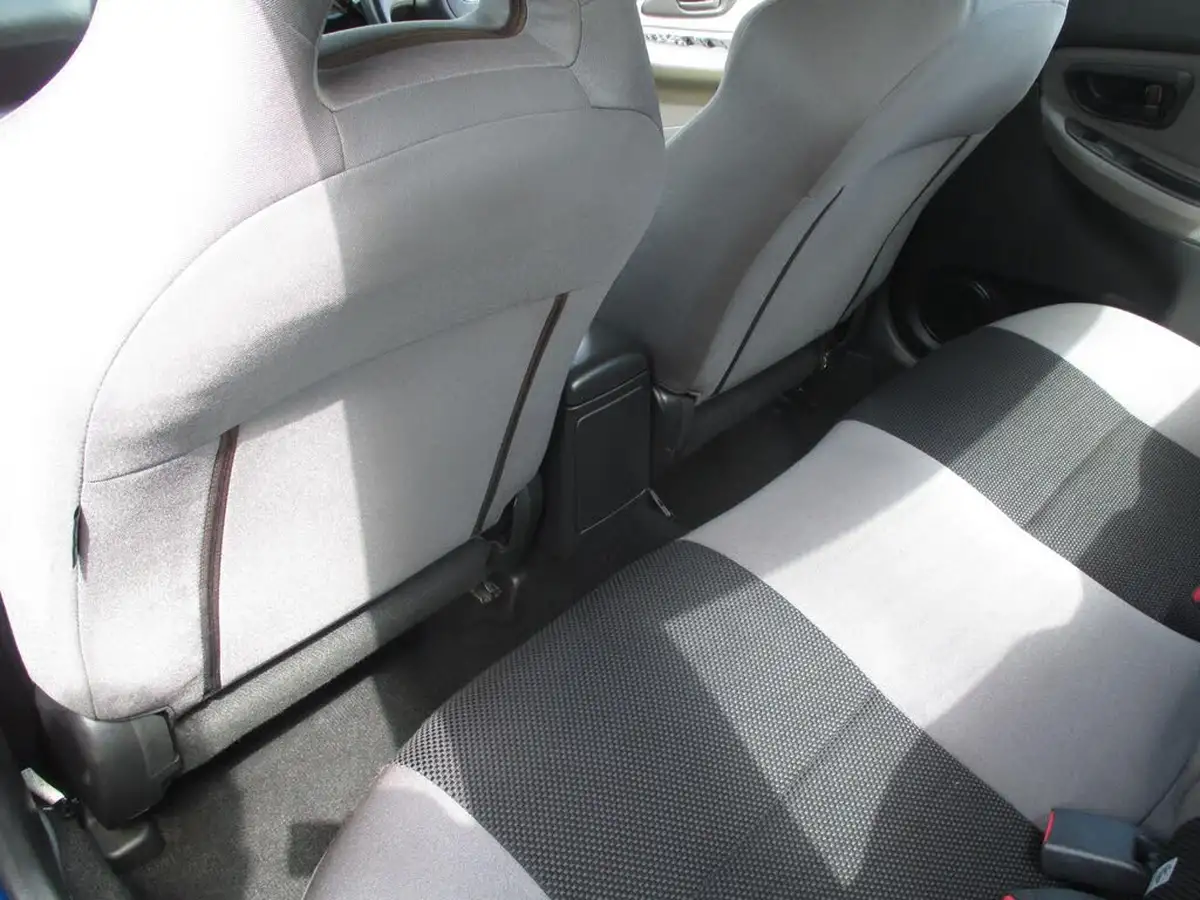 2005-subaru-impreza-25-wrx-saloon-4d-big-23