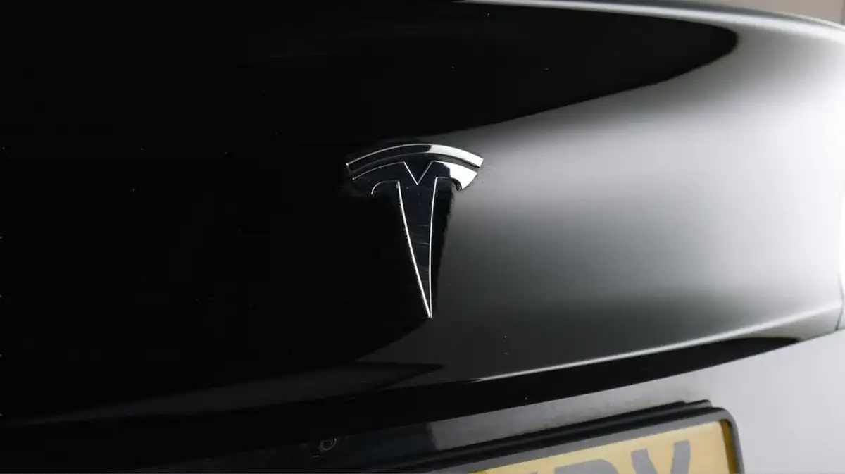 2021-tesla-model-3-e-long-range-4x4-big-21