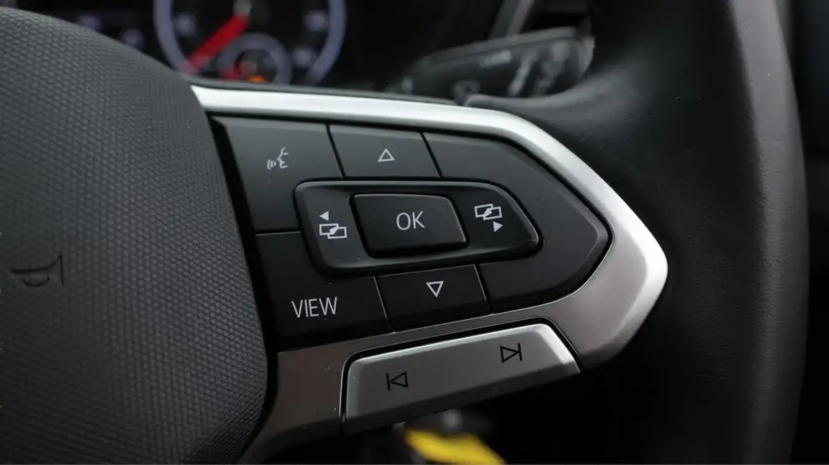 2022-volkswagen-t-cross-10-tsi-black-edition-110ps-big-24