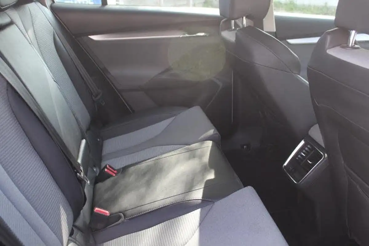 2021-skoda-enyaq-e-60-62-kwh-big-12