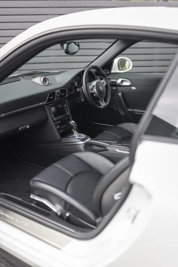 2011-porsche-911-38-carrera-gts-coupe-pdk-big-21