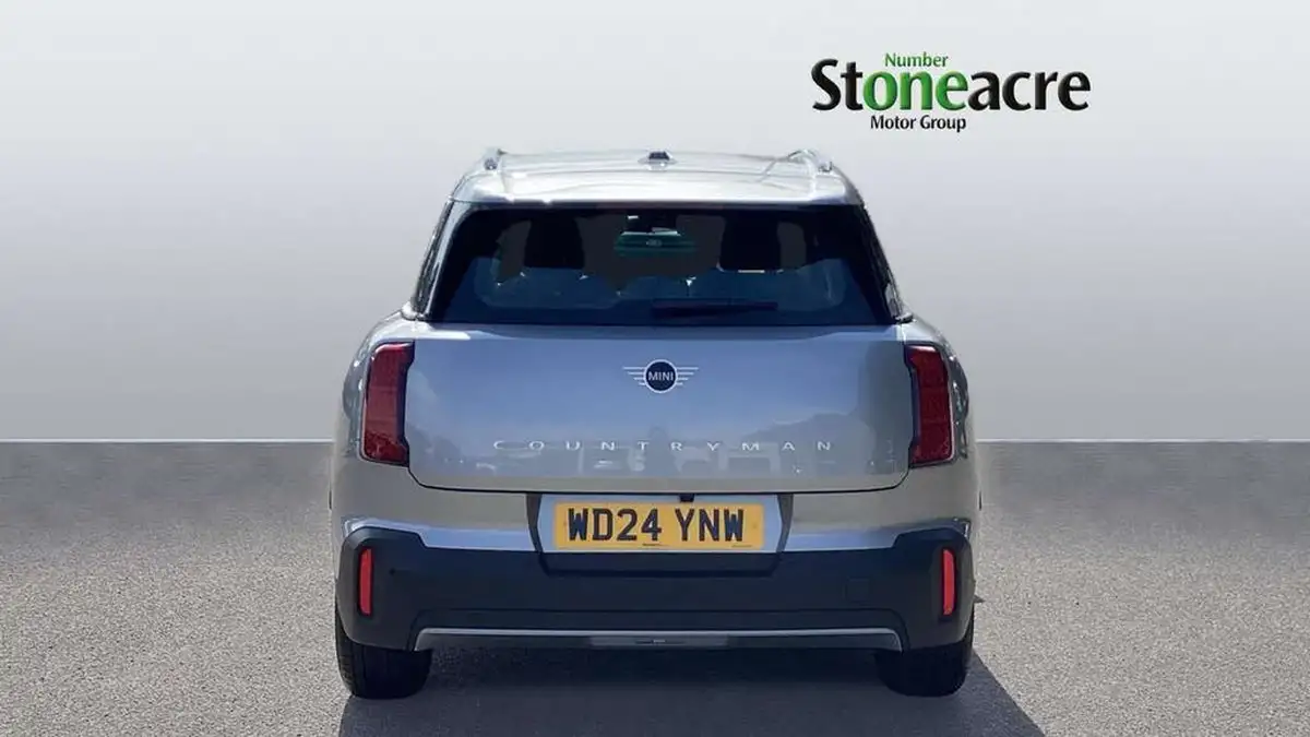 2024-mini-countryman-15-cooper-c-classic-big-6