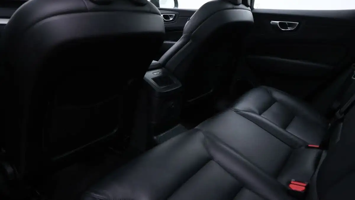 2024-volvo-xc60-20-b5-plus-big-12