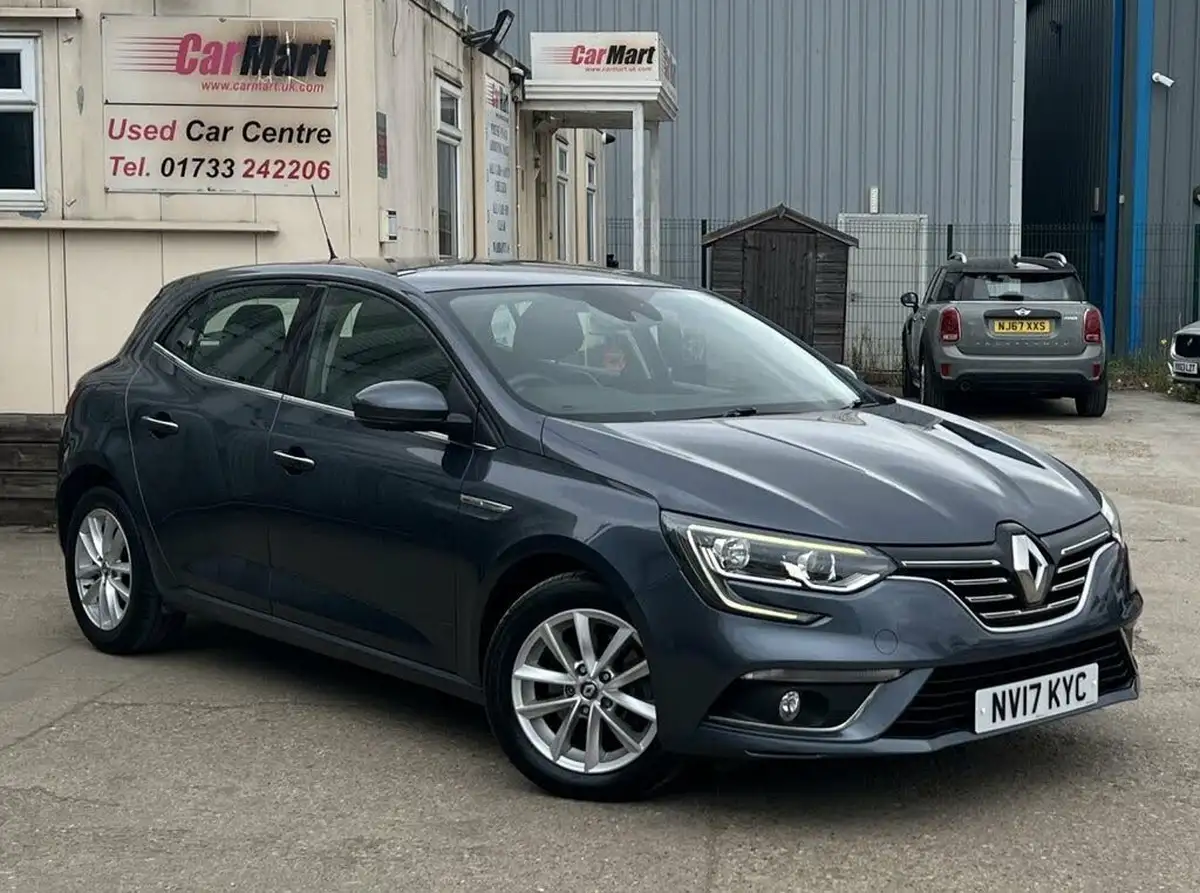 2017-renault-megane-16dci-dynamique-nav-hatchback-big-0