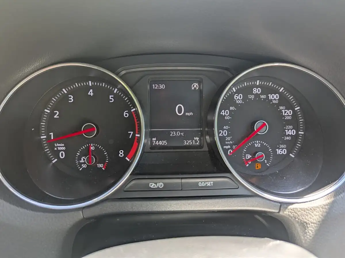 2015-volkswagen-polo-18-tsi-gti-3d-big-9