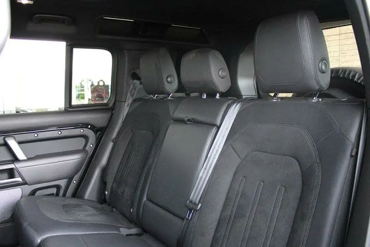 2021-land-rover-110-defender-50-p525-v8-big-18