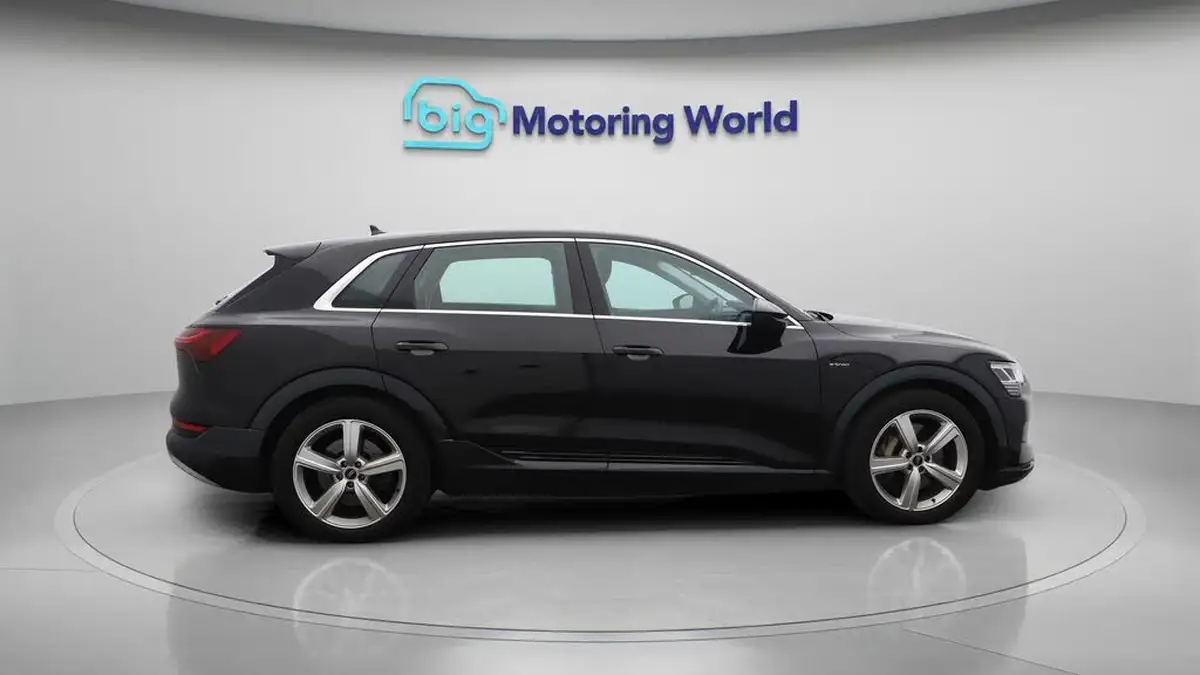 2022-audi-e-tron-55e-technik-station-wagon-big-8
