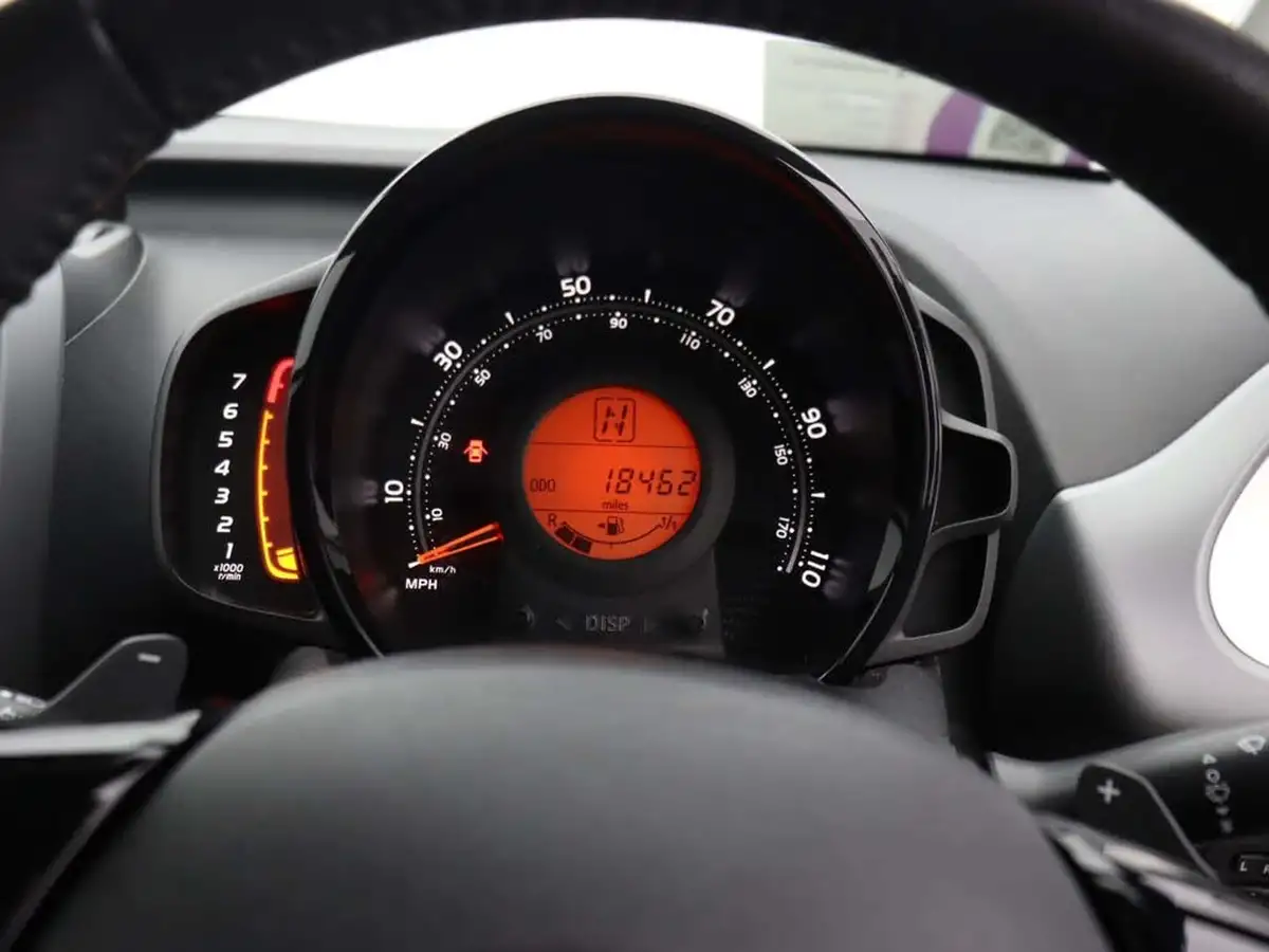 2020-toyota-aygo-10-vvt-i-x-play-tss-x-shift-big-24
