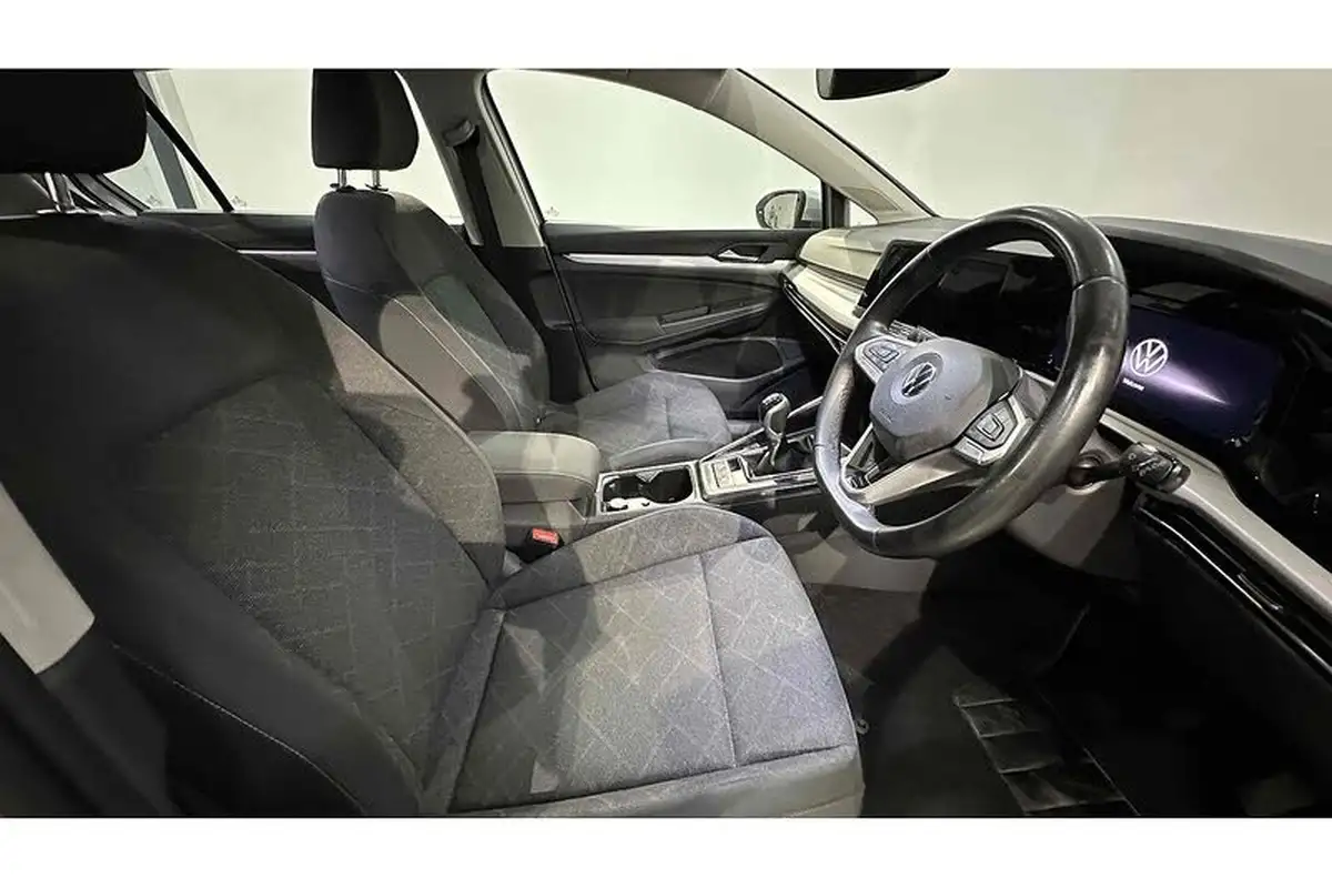 2022-volkswagen-golf-20tdi-life-hatchback-big-24