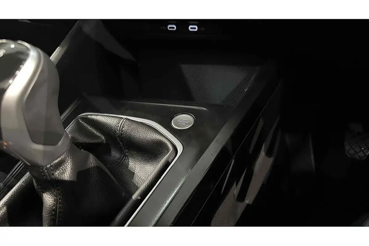 2022-volkswagen-golf-20tdi-life-hatchback-big-48