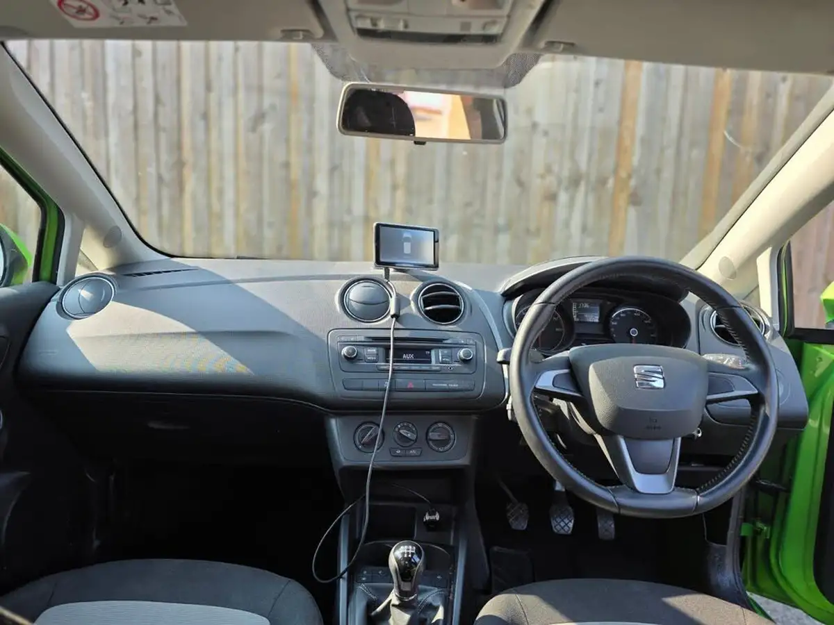 2015-seat-ibiza-14-toca-hatchback-5d-big-11