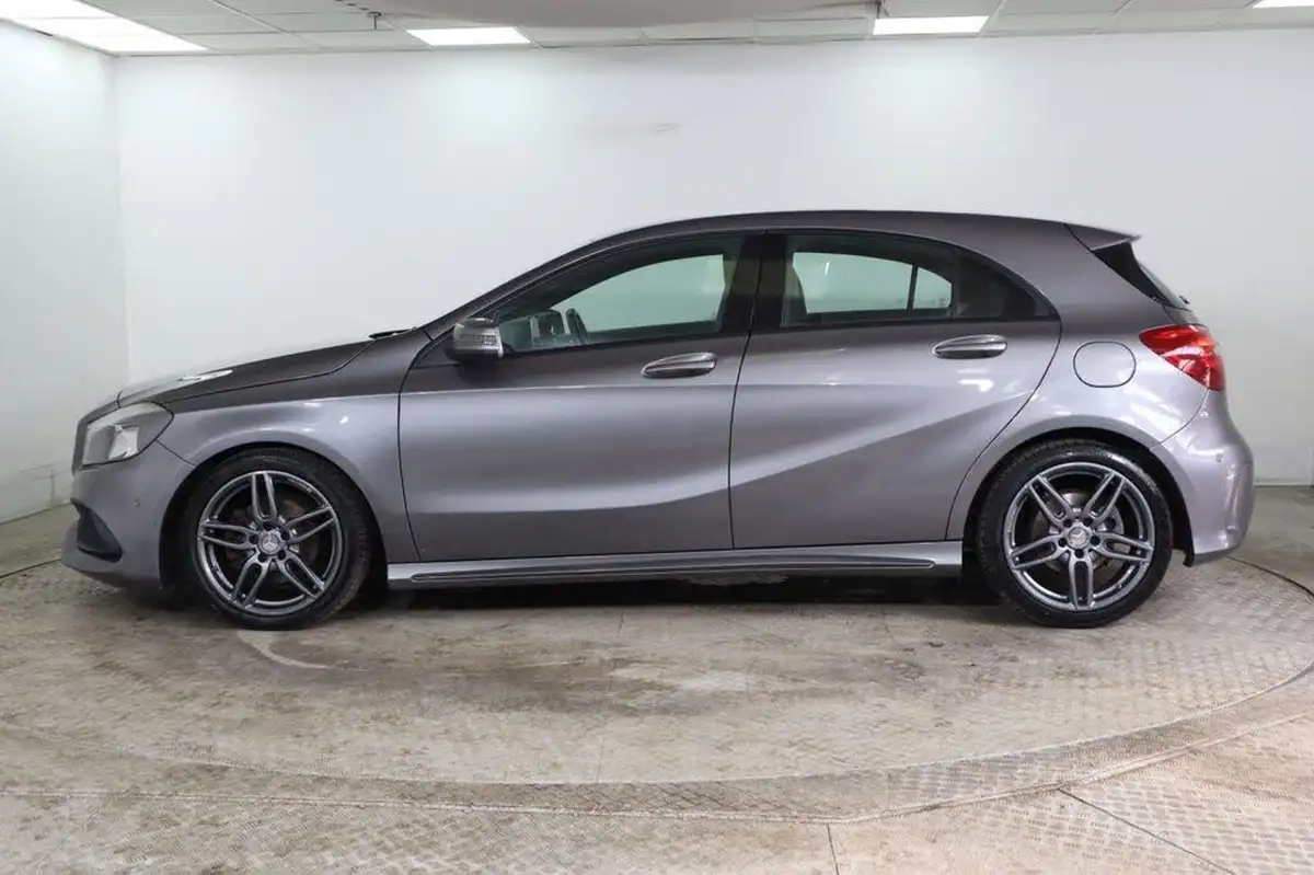 2016-mercedes-benz-a-class-21d-a200d-amg-line-136ps-executivess-big-7