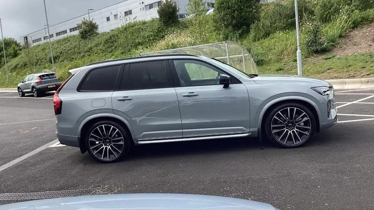 2025-volvo-xc90-20-t8-ultra-dark-big-3